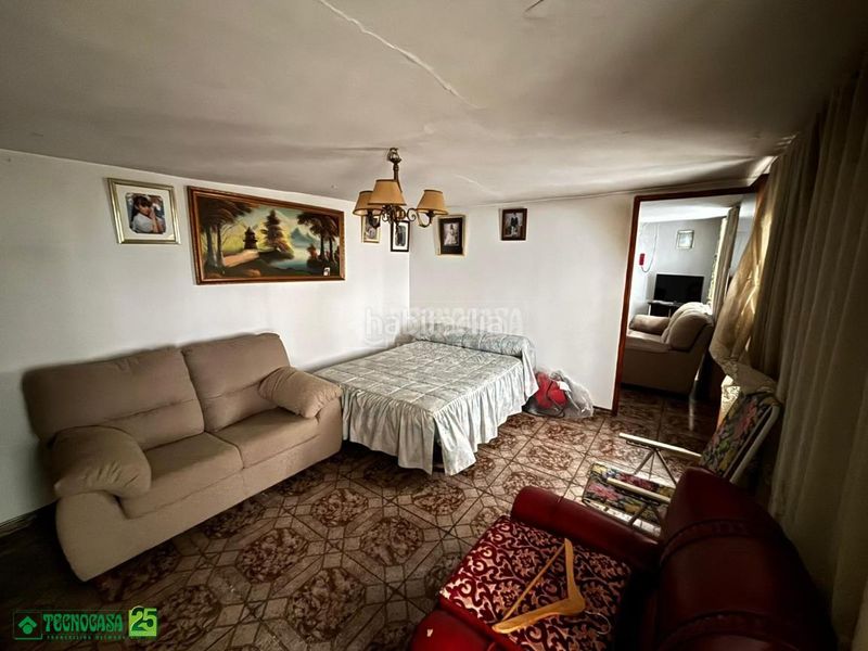 Foto b10881cd-f64e-44bc-ac42-54ff6c1550b8. Casa aparellada a Almagro