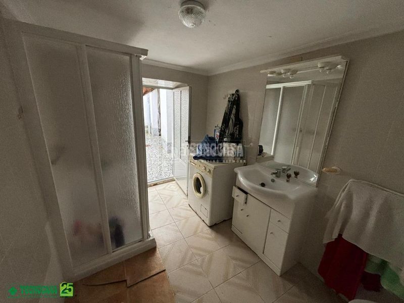 Foto b8e740ac-b893-421c-a2dd-fff49c4d6138. Casa aparellada a Almagro