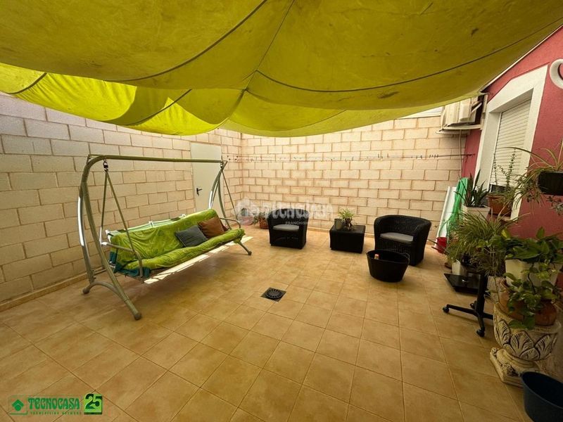 Foto f67dcdf3-f193-4873-988f-74cb9f975937. Casa aparellada a Bolaños de Calatrava