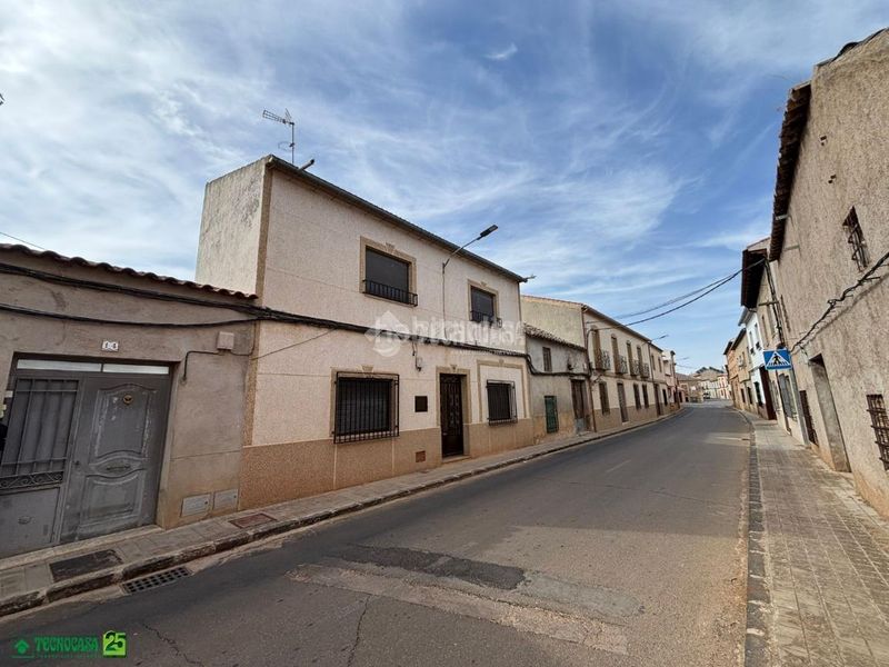 Foto 10caa0fc-852e-4516-86a9-1fcc52c8f515. Casa aparellada a Centro Puertollano