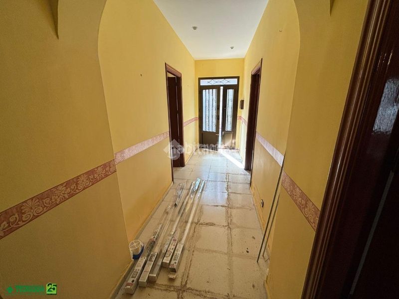 Foto 19ff8078-d223-4e0c-aac1-7d853a6fae1e. Casa aparellada a Centro Puertollano