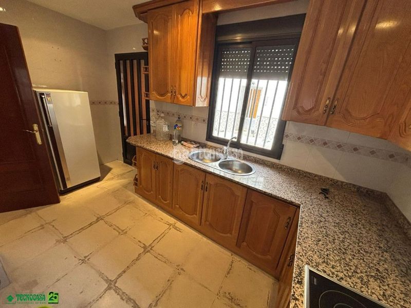 Foto 324ce4bc-b376-46a3-b8a6-b26be2d32987. Casa aparellada a Centro Puertollano