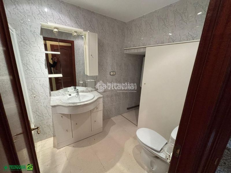 Foto 6aa5fe5d-1f9f-47b8-8639-c7dcab9a50e7. Casa aparellada a Centro Puertollano