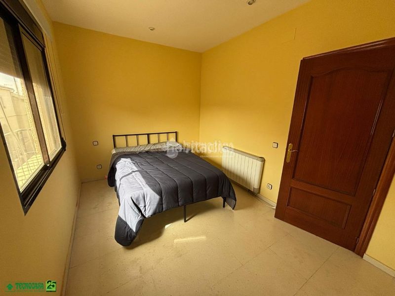 Foto 9d2ef419-c855-4e55-80d3-1452404d7730. Casa aparellada a Centro Puertollano