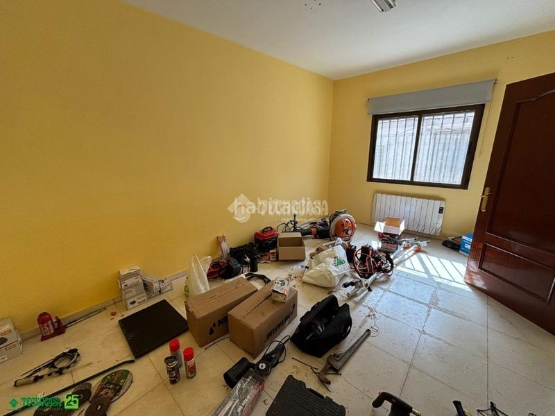 Foto aeb8cd56-0a2c-40d5-b6f6-1cf4a2ca381d. Casa aparellada a Centro Puertollano