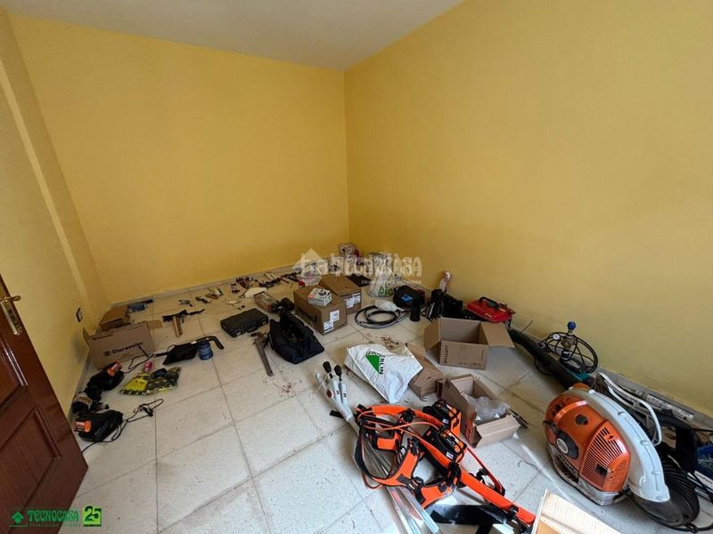 Foto d5133685-bc7a-41c2-8a84-89dd51381c72. Casa aparellada a Centro Puertollano