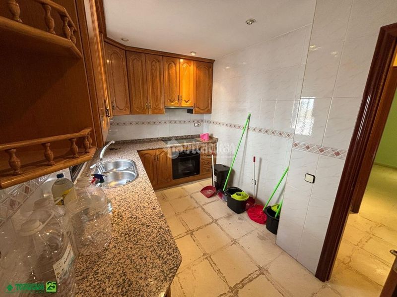 Foto e1a49e0c-6413-4c9b-b1c1-de6b30761ddf. Casa aparellada a Centro Puertollano