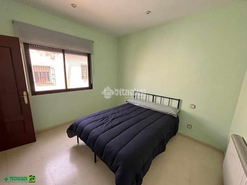 Foto ed9a4a7f-a4be-452c-8b19-08951af745a9. Casa aparellada a Centro Puertollano