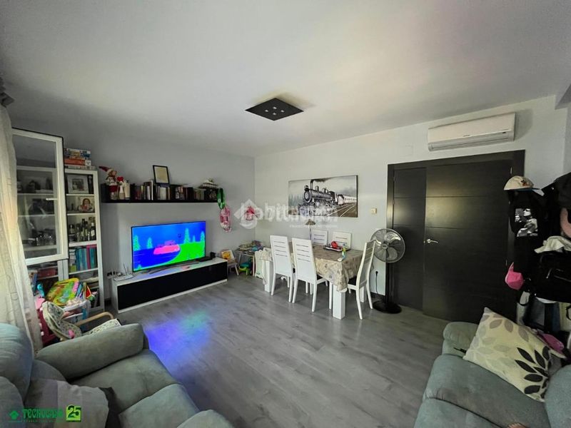 Foto f01e8b0d-dcb5-4049-b85b-99690995f508. Maison jumelée avec chauffage parking piscine dans Miguelturra