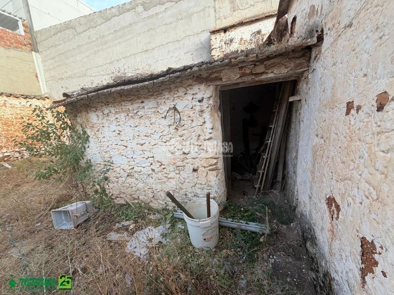 Foto 34e95438-ee71-4189-b593-d07b66d27bdd. Casa aparellada a Bolaños de Calatrava