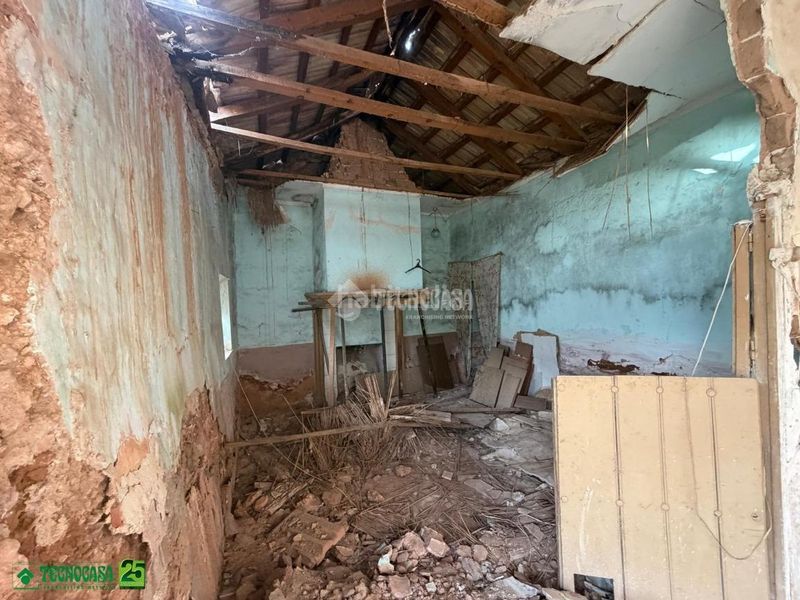 Foto a3d0a7e3-ed61-4921-a3fe-2a5b0a40bcf9. Casa aparellada a Bolaños de Calatrava