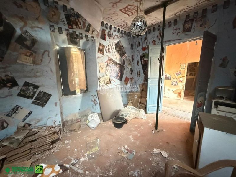 Foto d8b49550-8027-4bd6-bf2d-672a3f029993. Casa aparellada a Bolaños de Calatrava