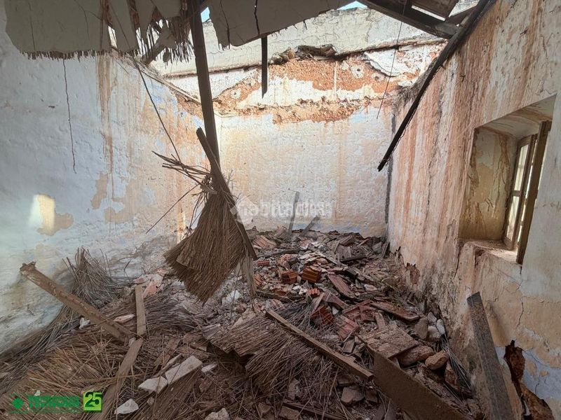Foto f88bcffa-5890-4bdc-8a68-926f926fe69f. Casa aparellada a Bolaños de Calatrava