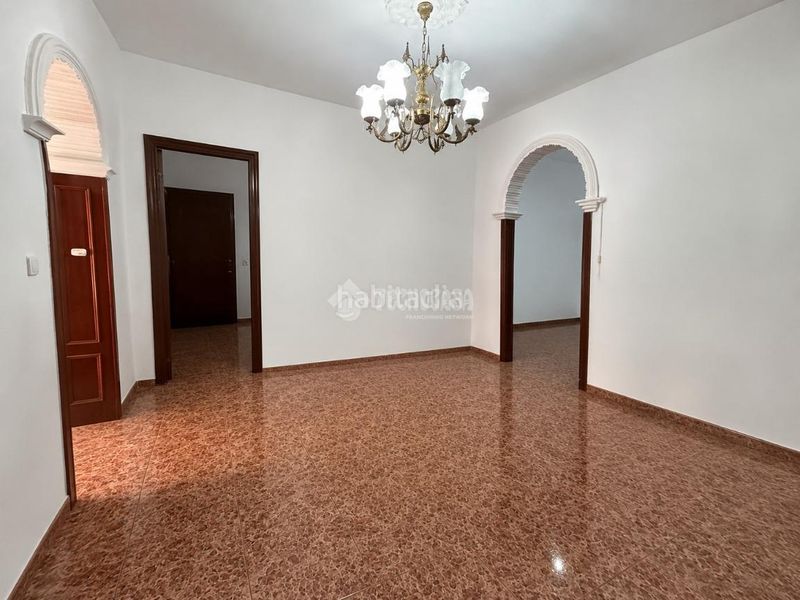 Foto ce472fc8-b8f3-4080-8837-424c5786c54d. Casa aparellada amb calefacció a Rinconada (La)