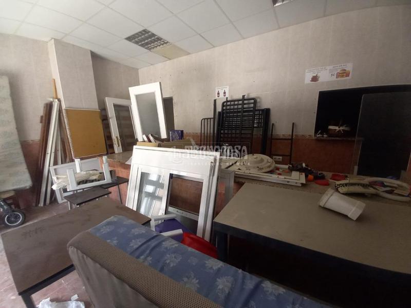 Foto 104a61dc-4086-4600-ada9-07f8a179c2e9. Local comercial  en venta en Palmete Sevilla