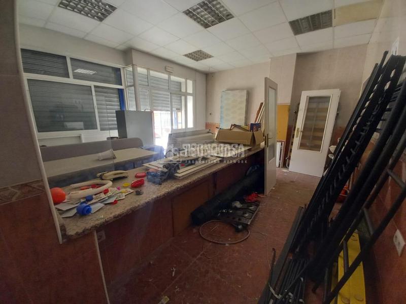 Foto b16a1e97-e810-4a27-9474-3d6b5d8f7ba0. Local comercial  en venta en Palmete Sevilla