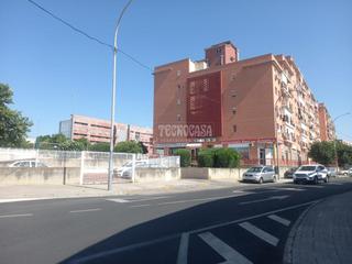 Local Comercial en Palmete. Local comercial en venta en sevilla