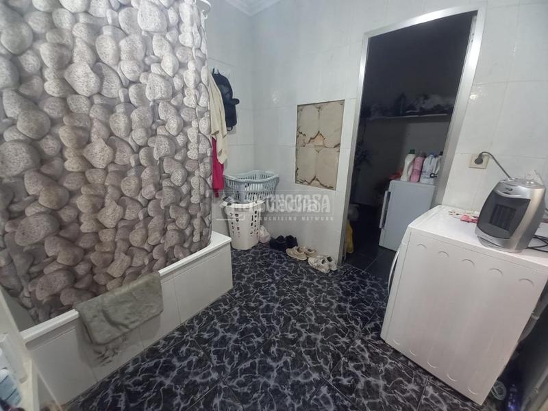 Foto f1b6fa12-3354-41f7-9bdb-b55b59d336d8. Casa pareada casa en venta en Palmete Sevilla