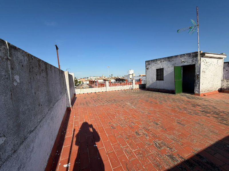 Foto 0899412c-c1fd-4073-890d-f8a88a22c485. Casa aparellada a Rinconada (La)