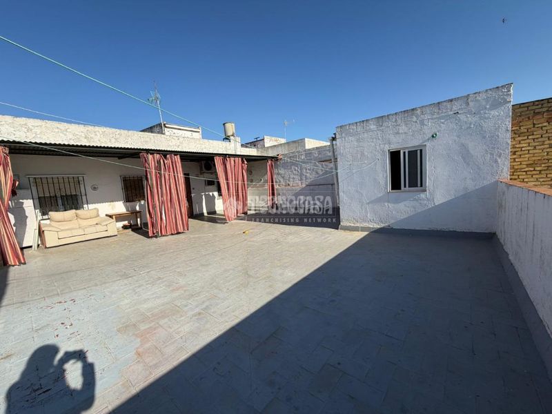 Foto 0ce47d14-eb9f-48a7-8fac-c2602dcb6803. Casa aparellada a Rinconada (La)