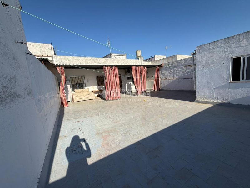 Foto 7bc00080-f8f8-4f19-9d03-b1260f3b8e7e. Casa aparellada a Rinconada (La)