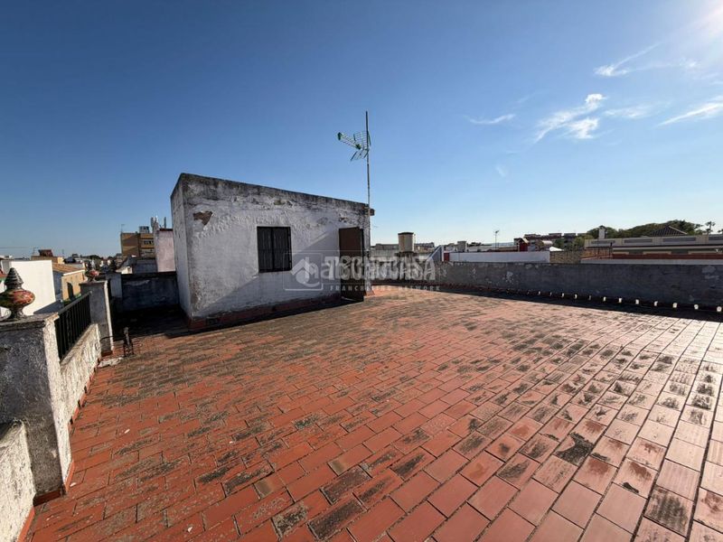 Foto b3e497ac-e360-41ea-a2b9-127790877f98. Casa aparellada a Rinconada (La)