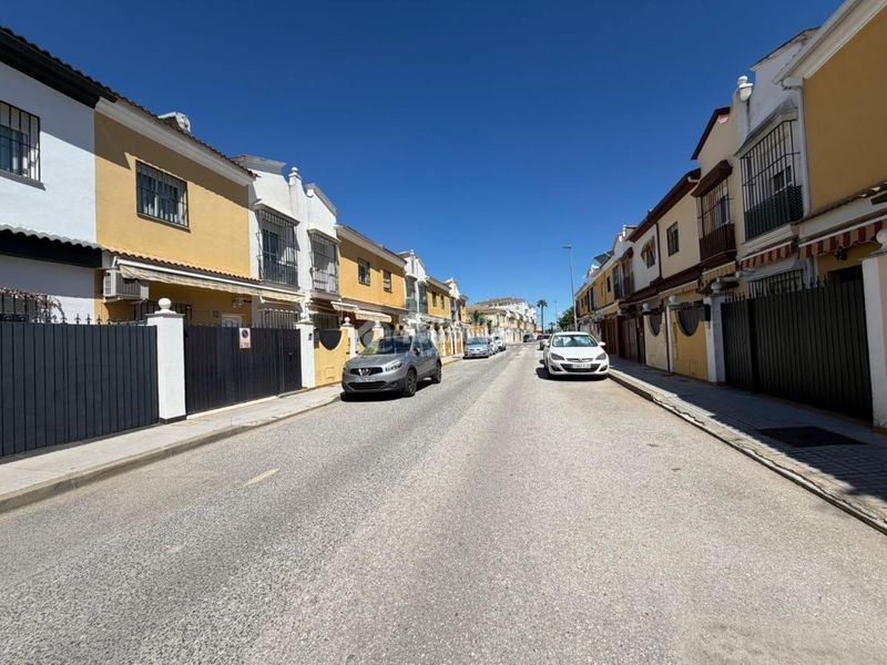 Foto 9d0a35b8-c765-4679-8e74-f2d38e21a58f. Casa aparellada amb calefacció a Rinconada (La)