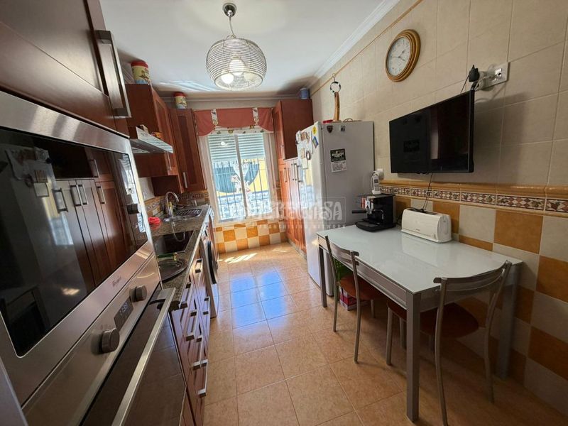 Foto 9f2833c4-a60a-4dfe-8324-94bd61d437c3. Casa aparellada amb calefacció a Rinconada (La)