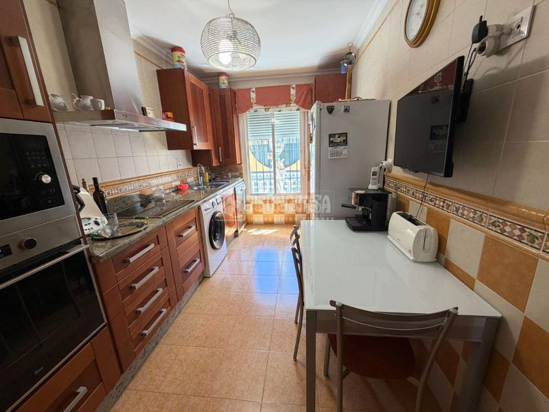 Foto ed3d78b8-76d9-45e4-9b56-6456f7e7d597. Casa aparellada amb calefacció a Rinconada (La)