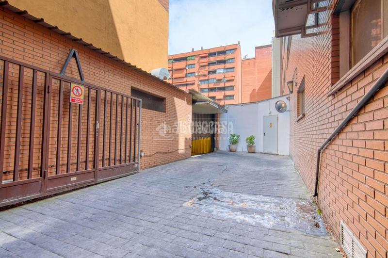 Foto 2a795a76-8dbf-44b2-b9d9-d94aef955902. Aparcament cotxe a Plaza de Toros Valladolid