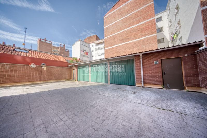 Foto 3009a9cf-d467-4e7e-84f4-d5a08645bcc2. Aparcament cotxe a Plaza de Toros Valladolid