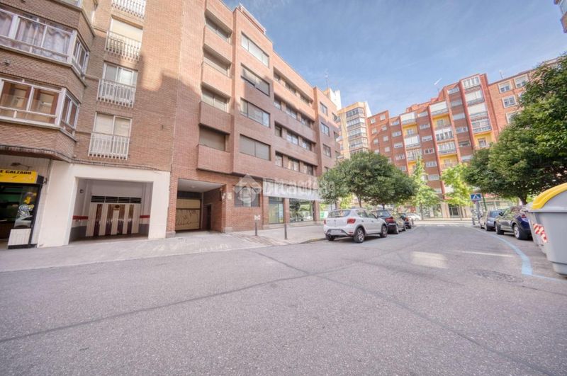 Foto eaa8dc2f-7c4b-462b-a036-775452b16ca8. Aparcament cotxe a Plaza de Toros Valladolid