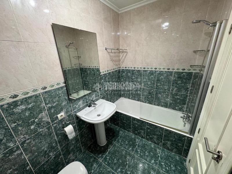 Foto d5d1b8c9-ccb4-47d2-b2a3-d6cd64a1d581. Piso  en venta en Centro - Ayuntamiento Santander