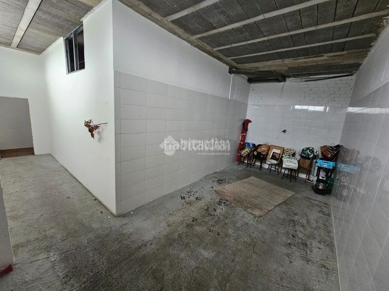 Foto f16ed53f-1482-4a49-8dd2-cd4d2b7e4247. Local comercial a Centro Torrelavega