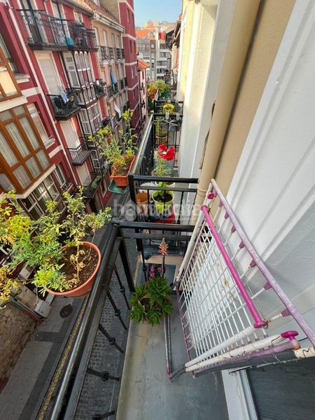Foto fc91b6e1-9d0e-431b-bbcd-f1bf1b5891c1. Piso  en venta en Centro - Ayuntamiento Santander