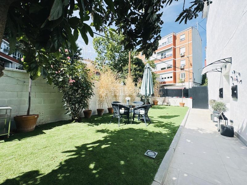 Foto b22d1300-d4e4-49e3-b83c-e936978d4bae. Casa aparellada a Puerta del Ángel Madrid