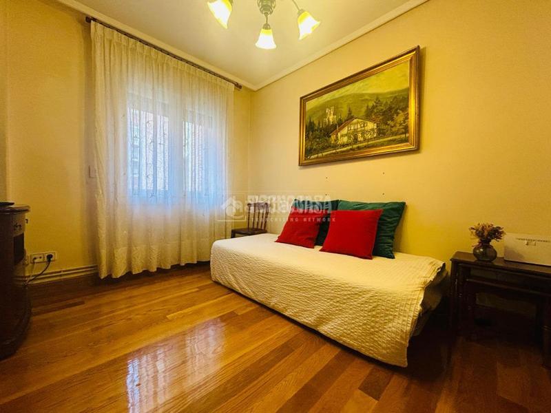 Foto aea271c4-e275-4566-bf95-c03737132c40. Etagenwohnung mit heizung in Santutxu-Basarrate Bilbao