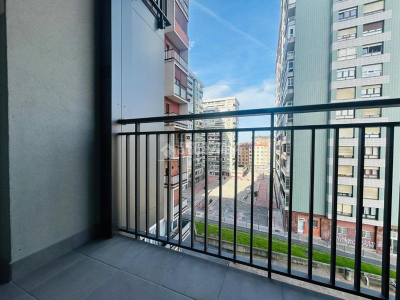 Foto b9a2ecc0-dd21-4674-ad58-8d83a34cf143. Etagenwohnung mit heizung in Santutxu-Basarrate Bilbao