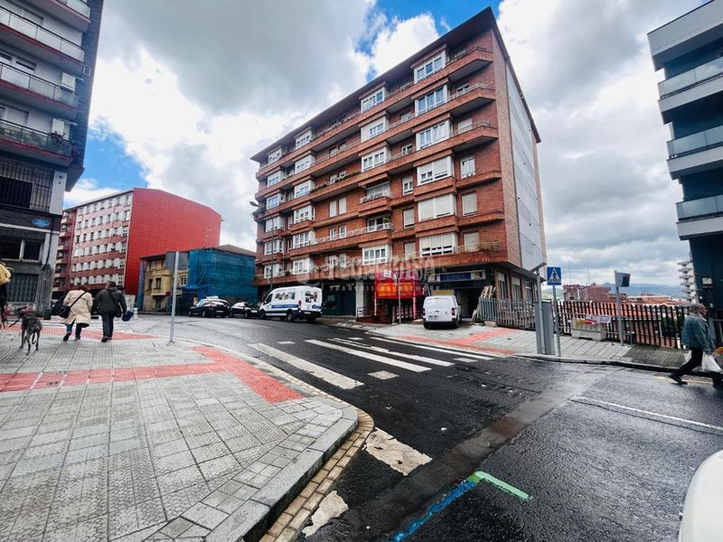 Foto bceb3e02-d923-4704-bba3-af6f7bfe3893. Aparcament cotxe a Begoña Bilbao