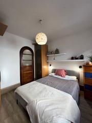 Miete Etagenwohnung in Ceares. Alquiler temporal  bajo a estrenar con patio privado en calle de