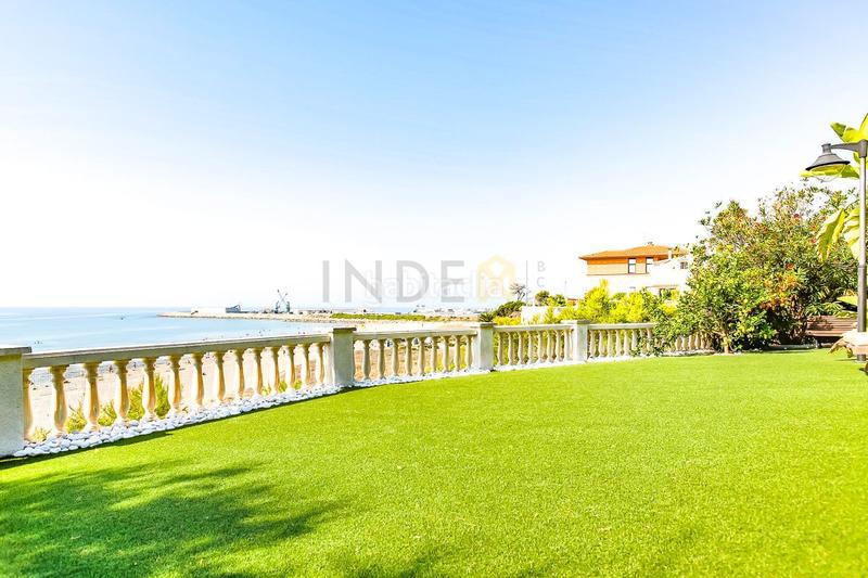 Foto 21da90e8-b6e6-4a54-a581-c2176b1aedea. Alquiler casa preciosa villa frente al mar mediterráneo en Vilanova i la Geltrú