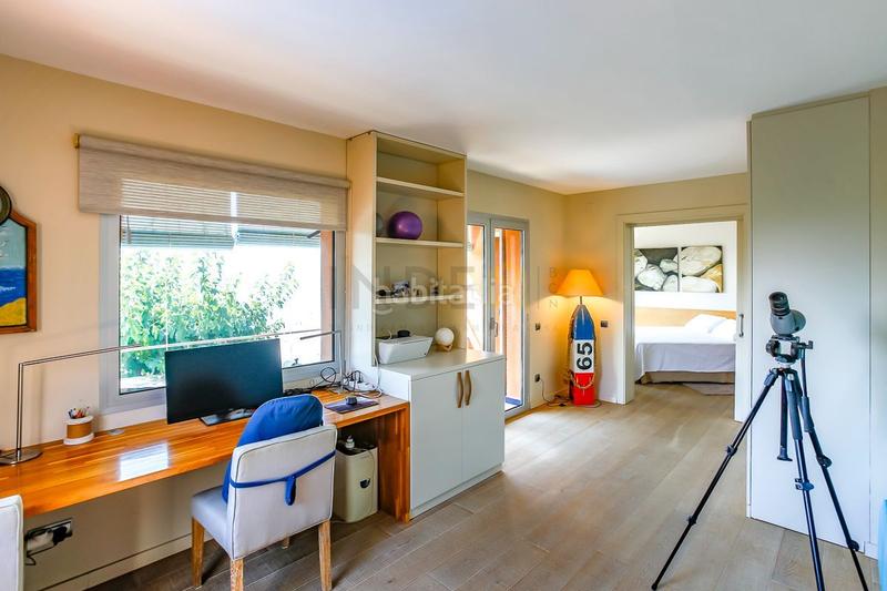 Foto 443390ee-aa17-42d7-859b-f6ff0f2137d4. Alquiler casa preciosa villa frente al mar mediterráneo en Vilanova i la Geltrú