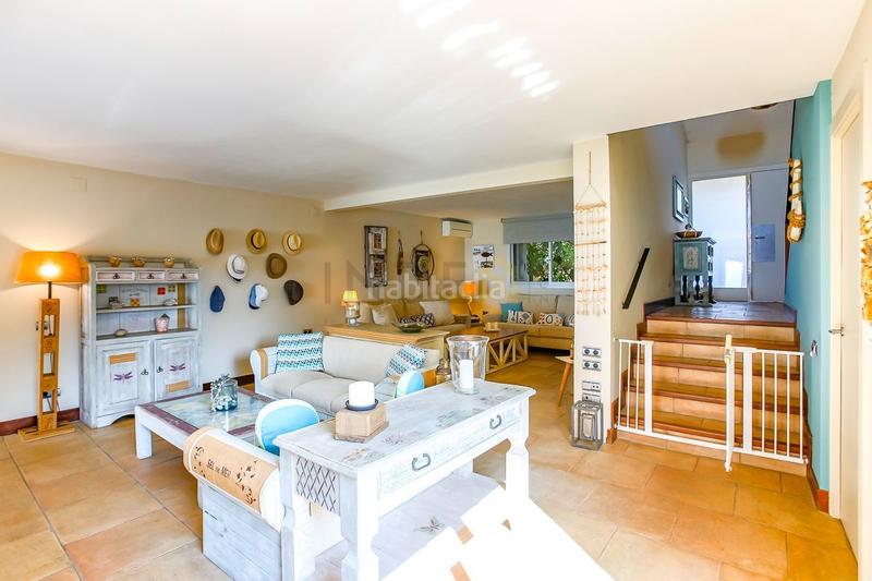 Foto 45f7ba2f-a1e0-41bc-9842-840a9ebcac46. Alquiler casa preciosa villa frente al mar mediterráneo en Vilanova i la Geltrú