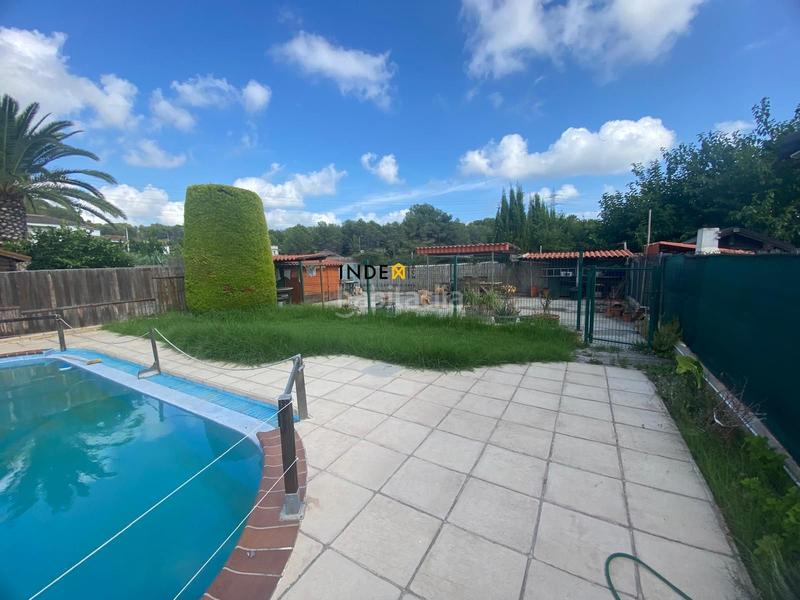 Foto c3907e7e-950a-46ef-88b5-0361e9686eee. Alquiler casa  con piscina privada, jardín y garaje en Cubelles