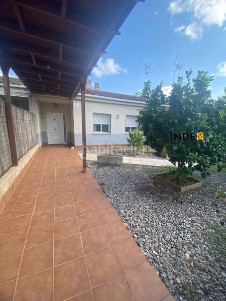 Foto c9c39b37-ade6-4138-b52d-1da5944a1a88. Alquiler casa  con piscina privada, jardín y garaje en Cubelles