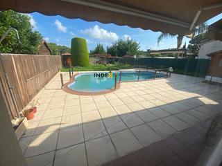 Location Maison à Mas Trader-Corral d´En Tort-Corral d´En Cona. Casa con piscina privada, jardín y garaje