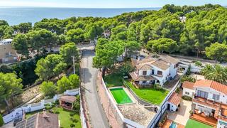 Maison à Roda de Barà. Exclusiva casa esquinera con vistas al mar diseñada por el recon