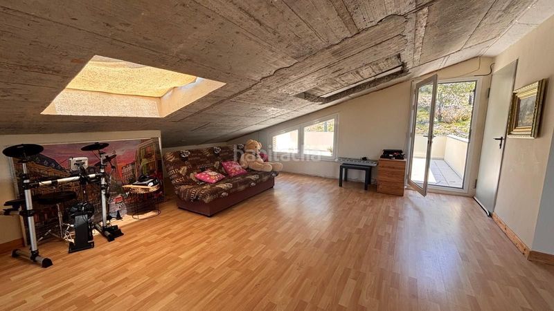 Foto 456bd433-3c94-46cc-8895-e4d43d450616. Casa amb piscina a Olivella