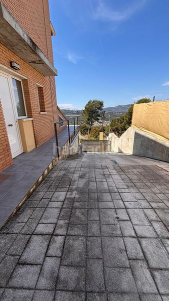 Foto 480f88de-b4c1-49aa-b7f1-d547367ed4df. Casa amb piscina a Olivella