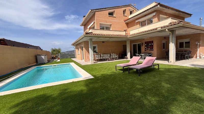 Foto 9f308efa-68b7-45a4-aedf-bec35edde7fe. Casa amb piscina a Olivella